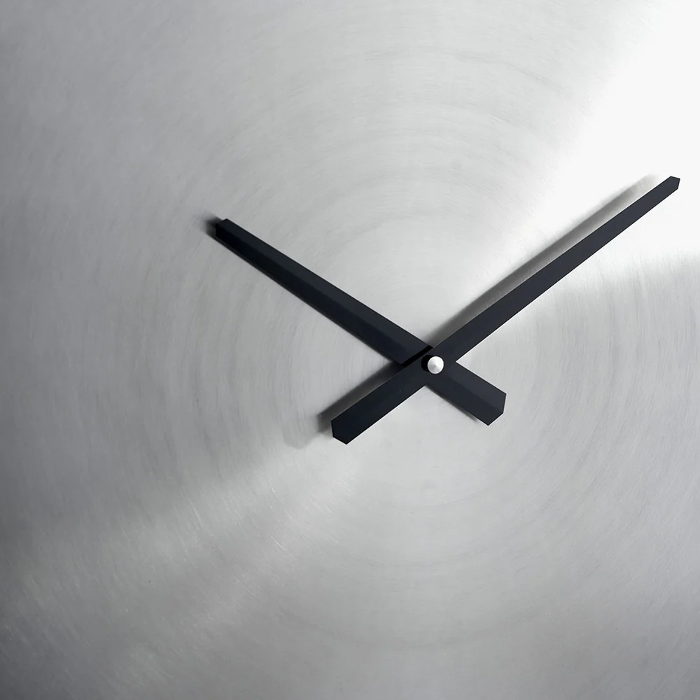 Brushed Metal Simple Round Wall Clock - Image 4
